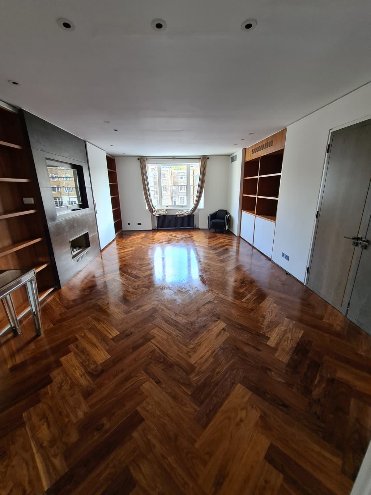 parquet floor cleaning and varnish